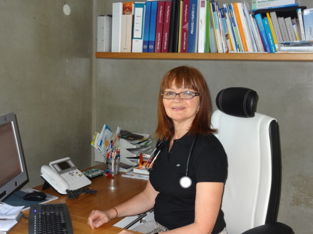 Behandlungsraum der Facharztpraxis für Allgemeinmedizin Tanja Reichert 50827 Köln